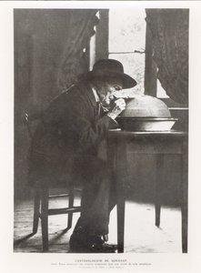Jean-Henri Fabre (1823-1915) observando insetos, de Memórias Entomológicas, publicado em 1924